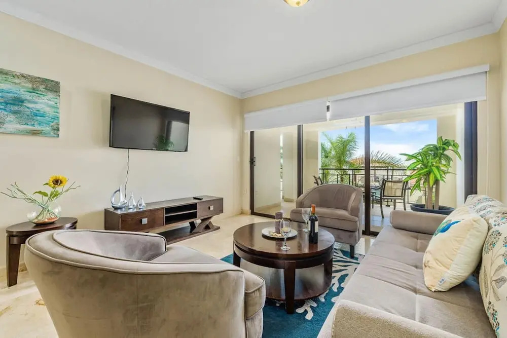 Amazing 2BR 2BA Condo Great Location w Pool GYM