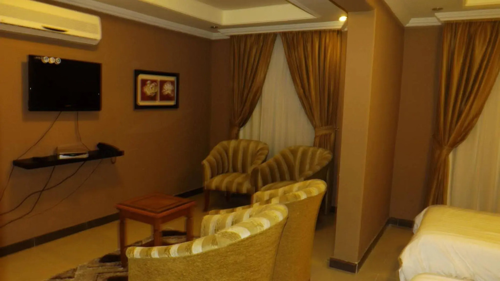 Golden Park Apartment