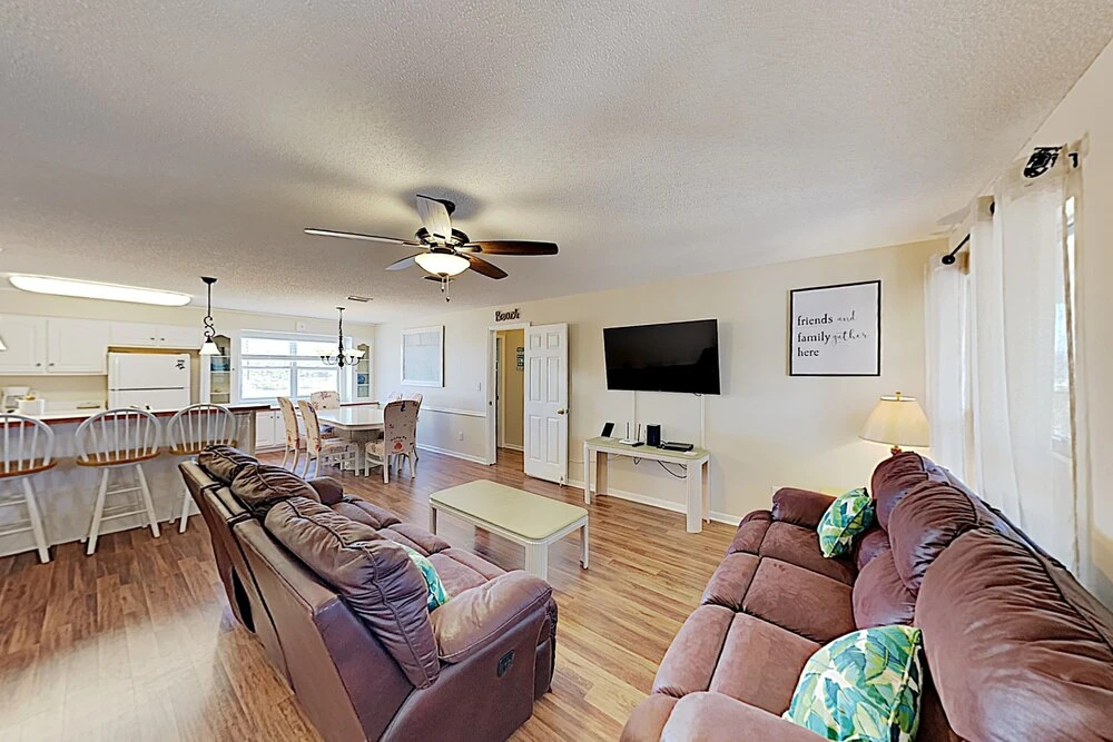 New Listing! Updated Coastal - Walk To Beach 4 Bedroom Home