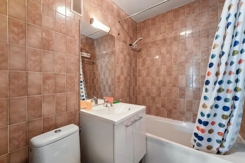 Studio in Saint-tropez, With Pool Access and Enclosed Garden - 800 m F