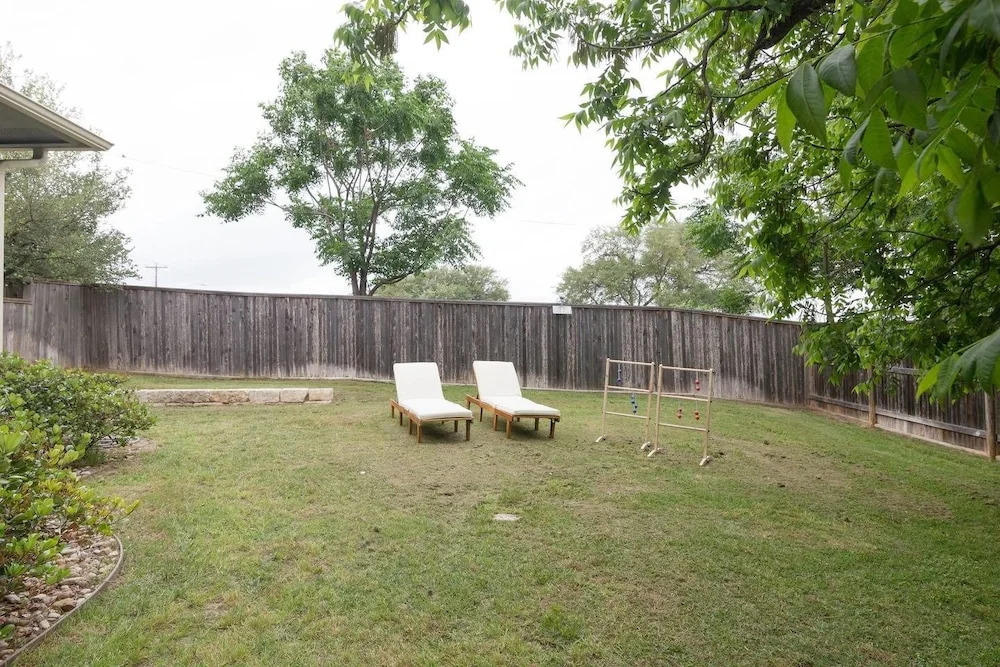 Spacious 3 BR Near Downtown by Domio