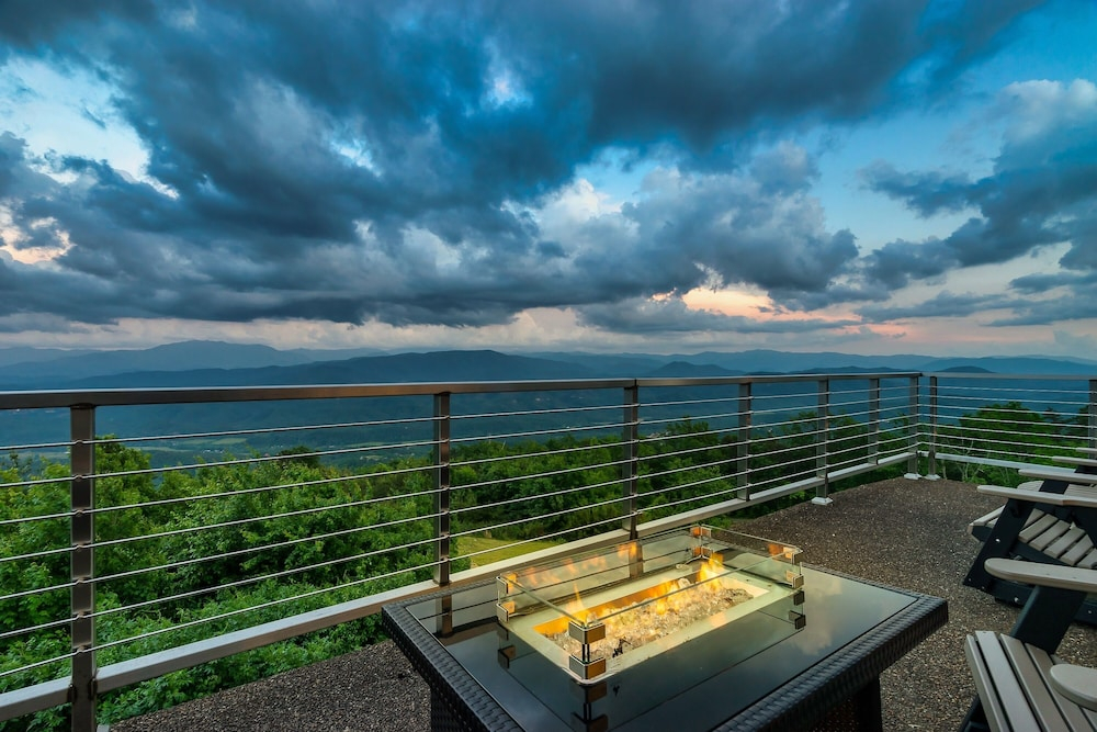Bluff Mountain Estate