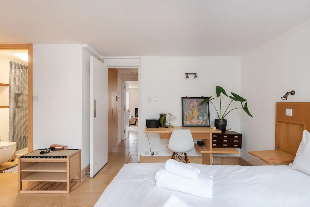 Perfectly Placed Central London Flat for 2