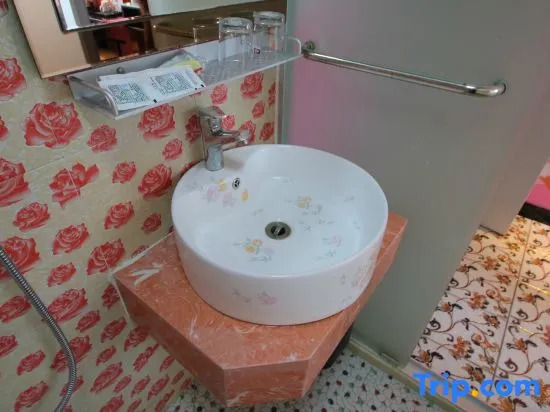 Yuanyuan Boutique Hotel (Shanghai Fengxiantou Bridge Shop)