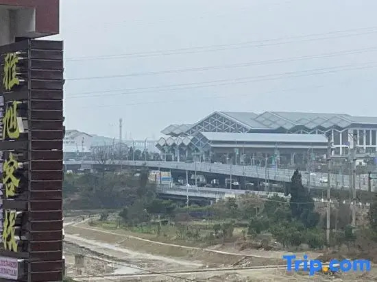 Yaxu Inn (Zhangjiajie Seventy Two Qilou High speed Railway West Station Store）