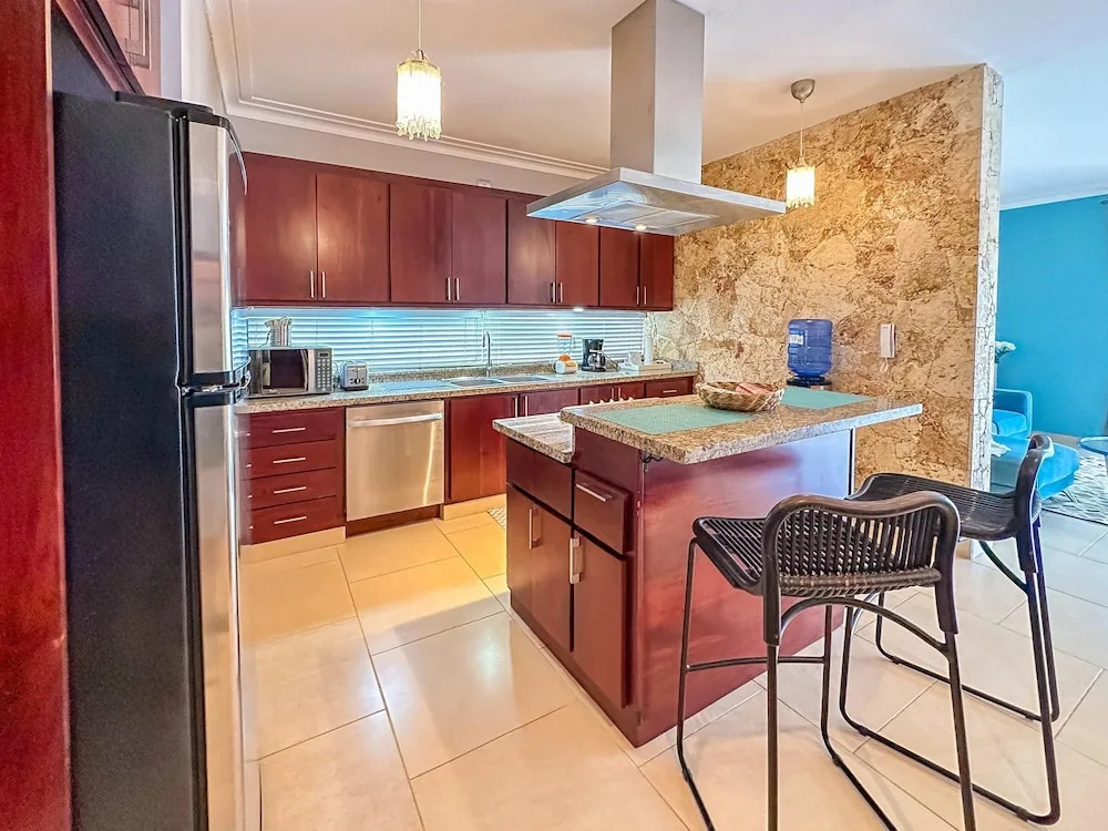 Beautiful 2 BR Apartment With BBQ