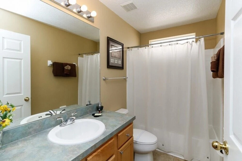 Enchanted Emerald 4 Bedroom Home by RedAwning