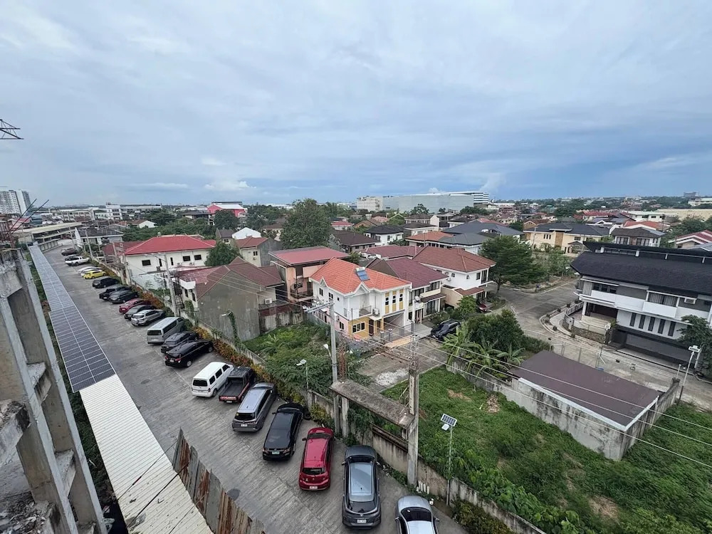 Near Mactan International Airport Condo With Private Entrance and Shared Pool