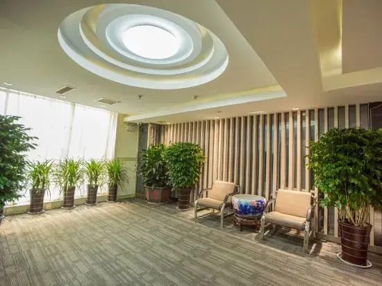 Linyi Mengnuo Hotel (University City bus station store)