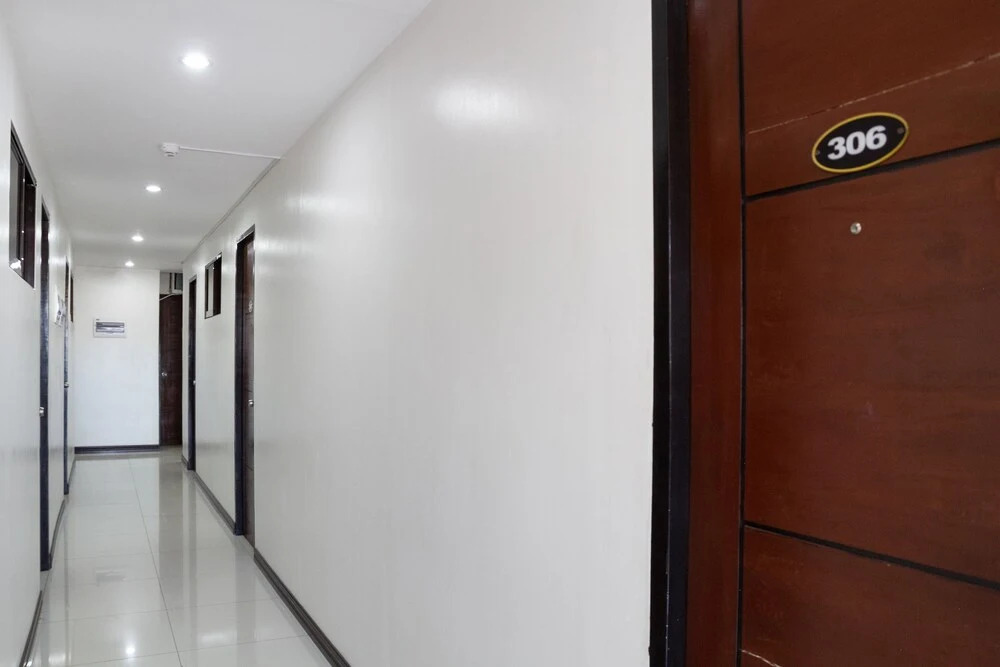Circle-b Apartelle & Suites