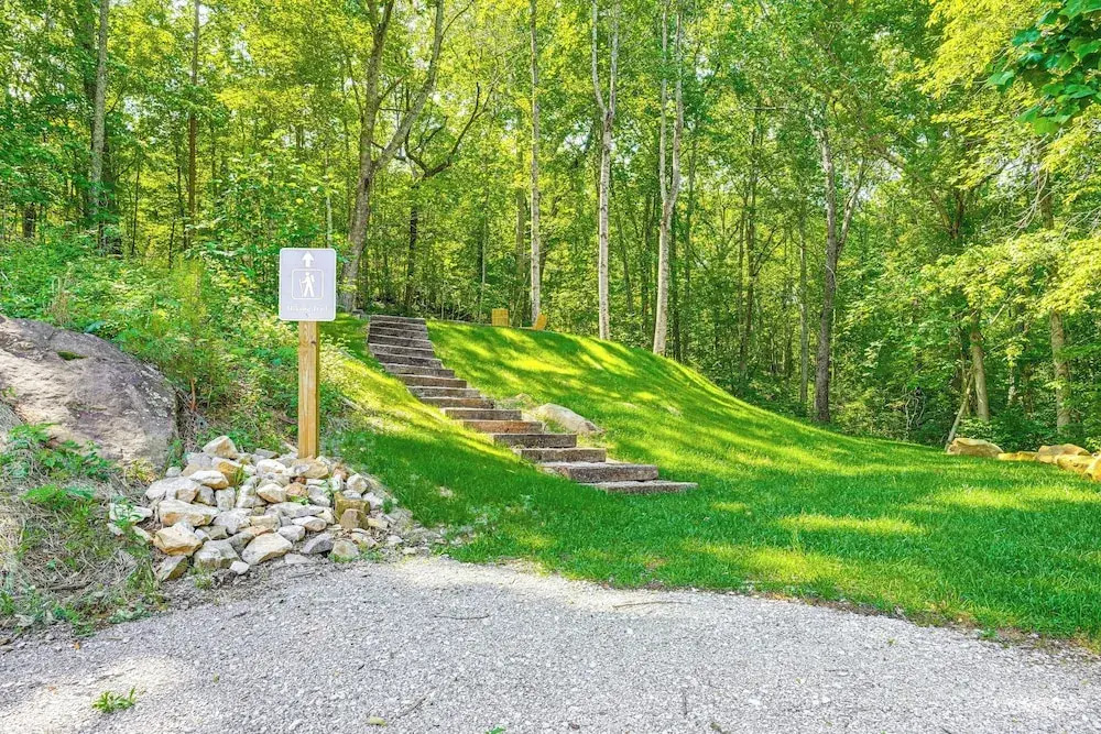 Ideal Location & Mountain Views: Chattanooga Home!
