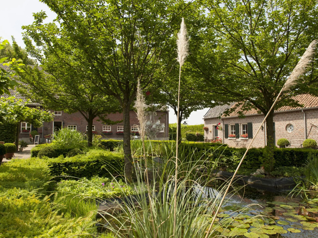 Colorful Holiday Home in Baarlo Near Boating With Hot Tub