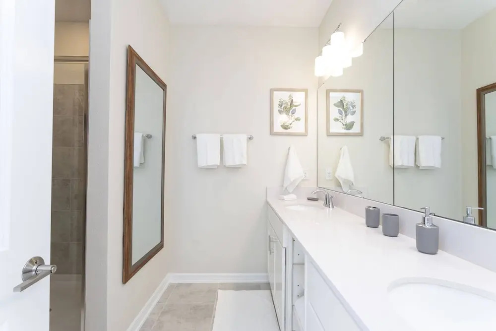 Cozy Retreat Near Disney: Apartment With Amenities