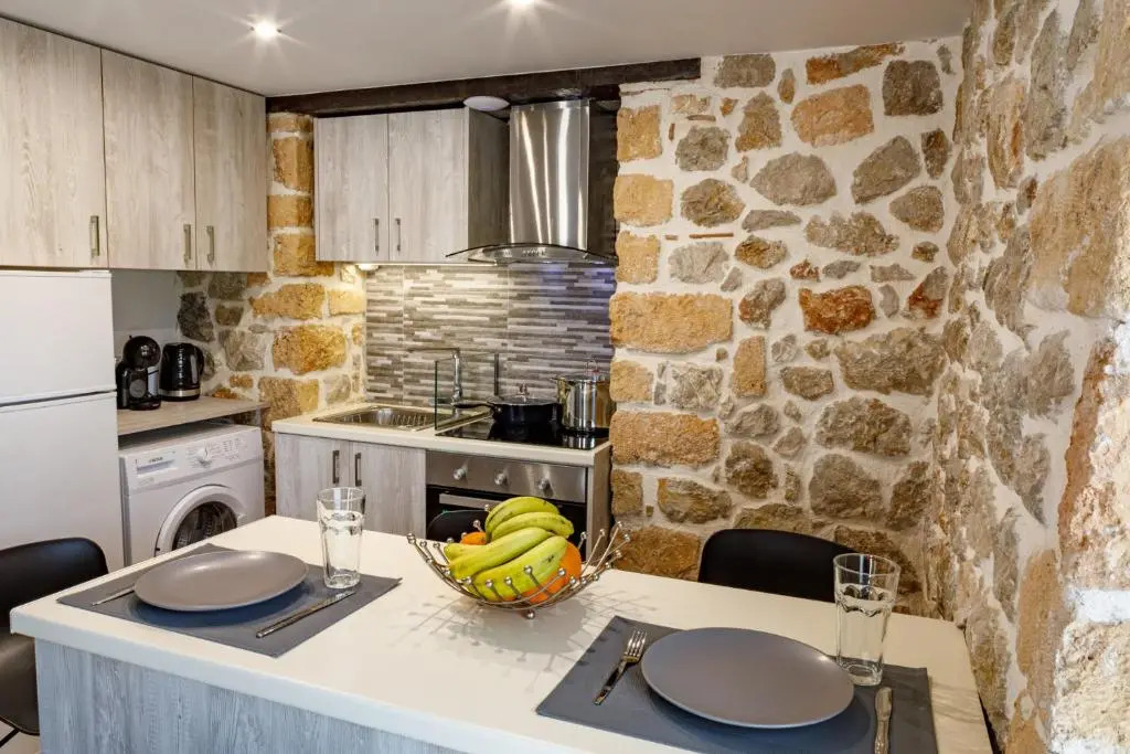 ADRIANS LUXURY APARTMENTS 1