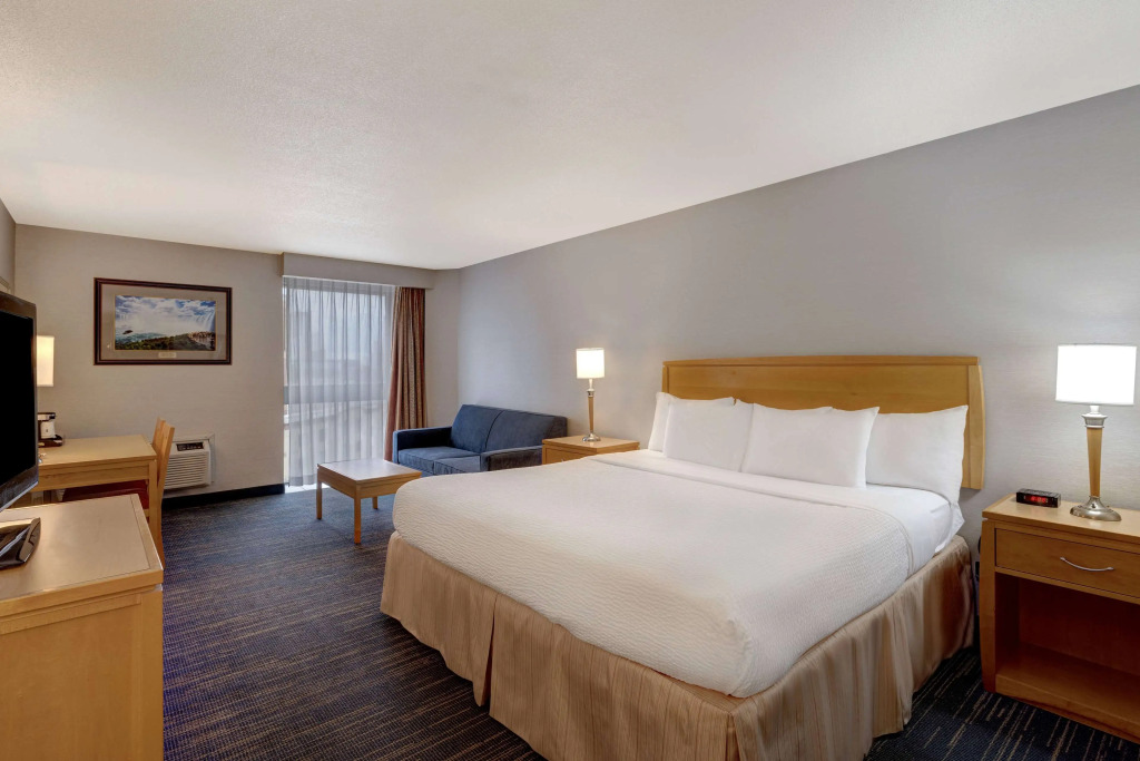 Days Inn by Wyndham Niagara Falls Near The Falls