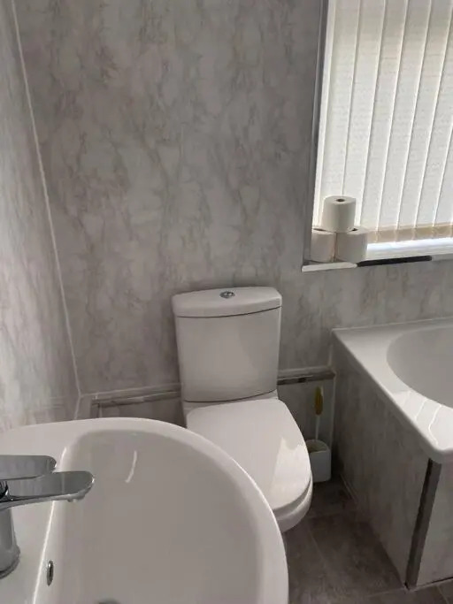 Modern 2 bed sleep 5 close to Anfield Stadium