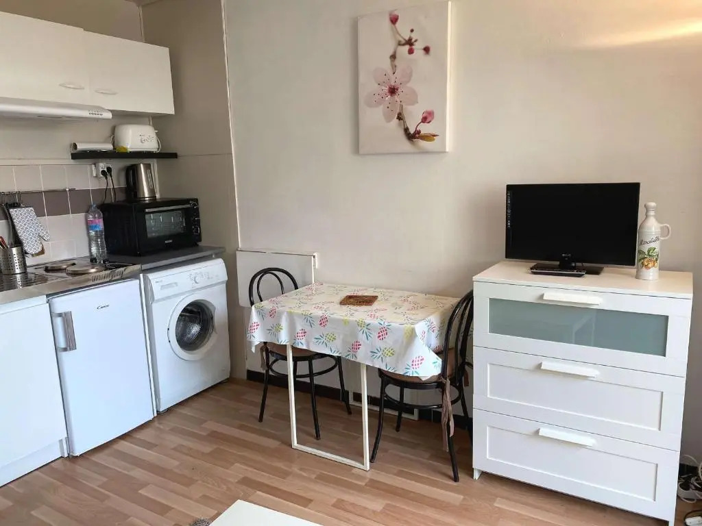 Appartement Balaruc-les-Bains, 1 pièce, 2 personnes - FR-1-553-139