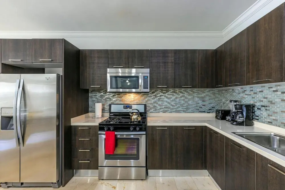 Beautiful 2BR Condo w Great Amenities Palmbeach