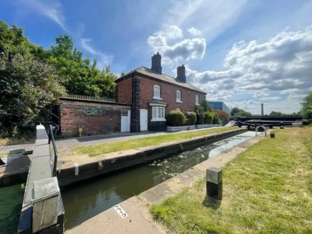 Canalside Cottage
