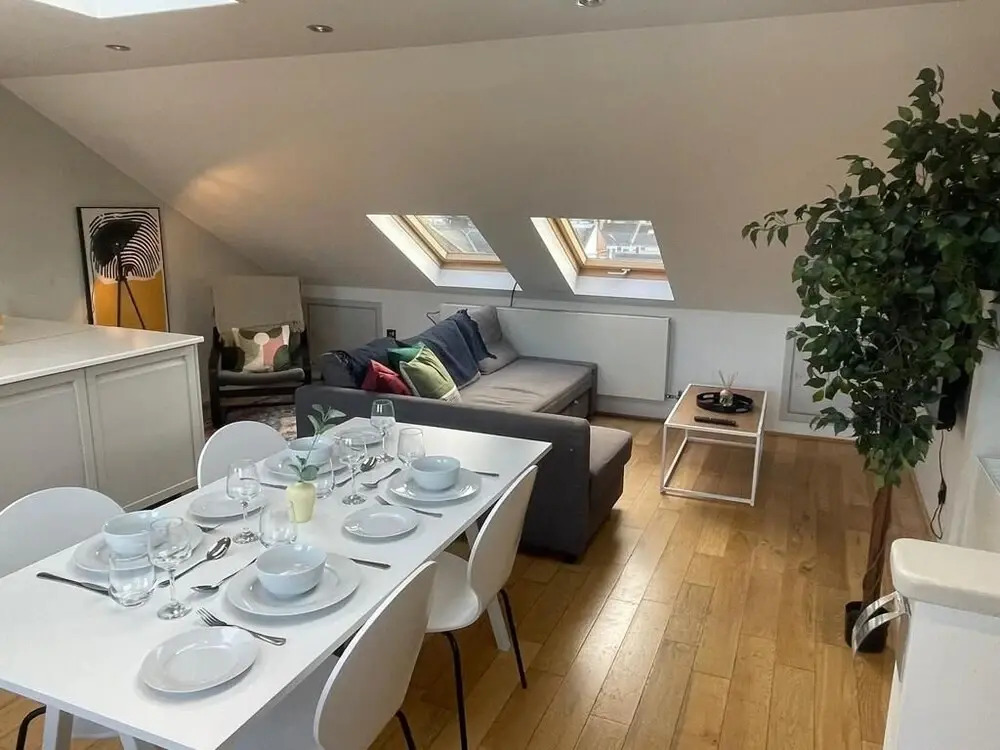 Modern Two Bedroom Apartment in Fulham by Sojo Stay