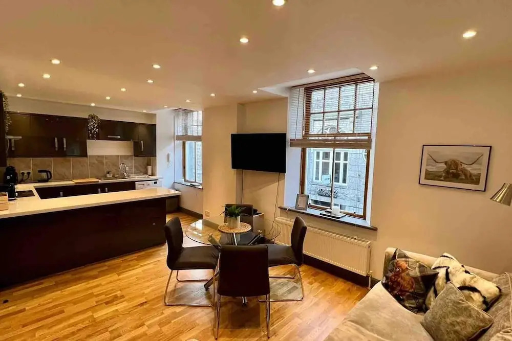 Modern City Center 2 Bedroom Apartment
