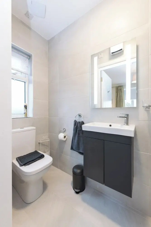2br-sleeps4-parking-nearcork-6mintoairport