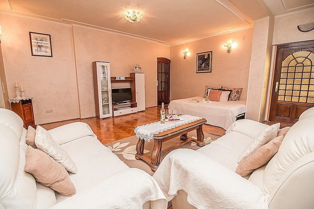 Villa Rose 2
