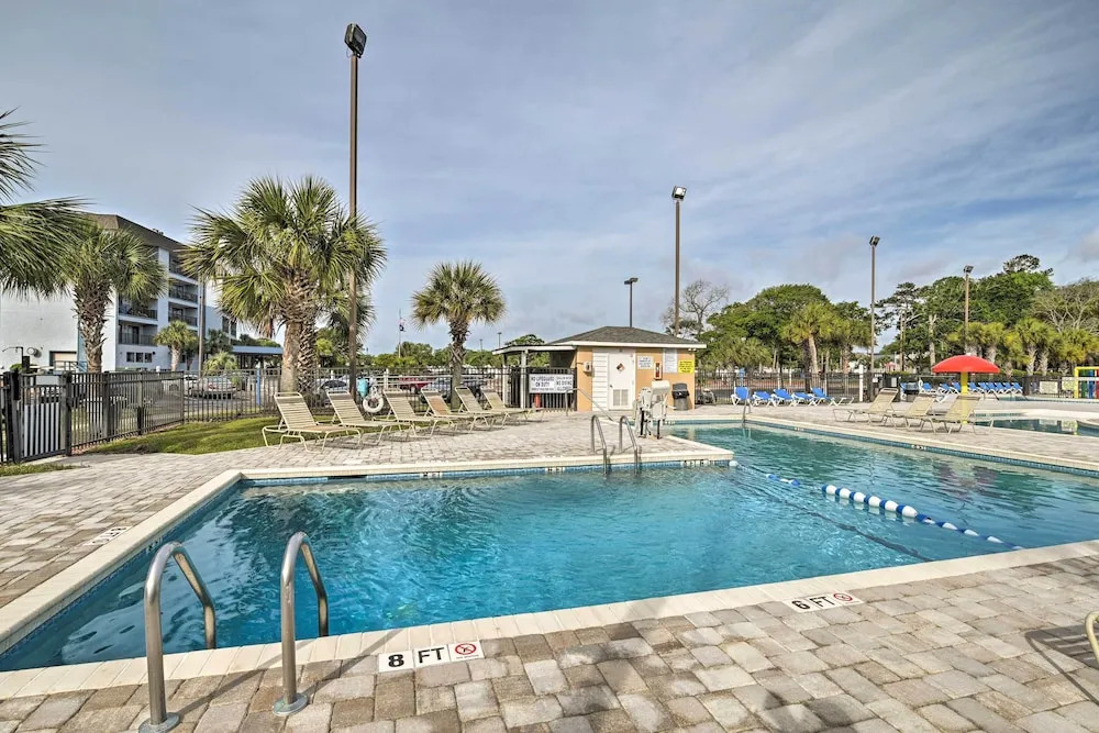 Beach & Pool Access: Resort-style Myrtle Beach Gem