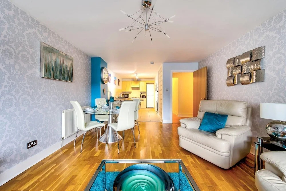 Modern 3 Bed/2bath City Centre Apartment