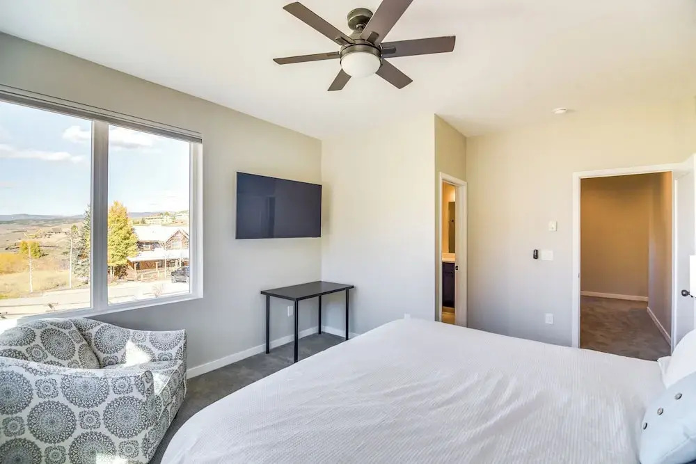 Ski-in/ski-out Granby Townhouse w/ Private Hot Tub