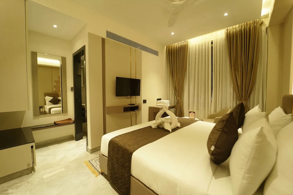 Yuvraj Le: Royale