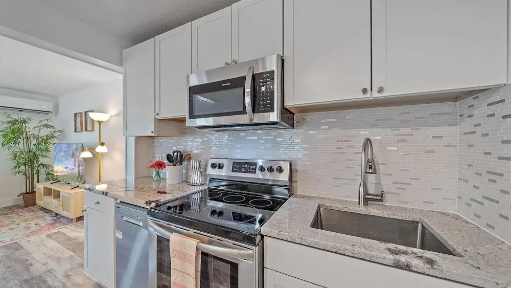 Urban Nest On 8th 4 Bedroom Home
