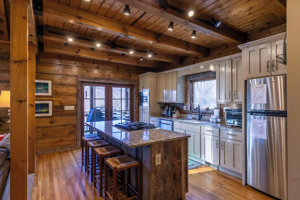 Gratitude - Hot Tub, Pool Table, Covered Decks, 5 Minutes to Boone