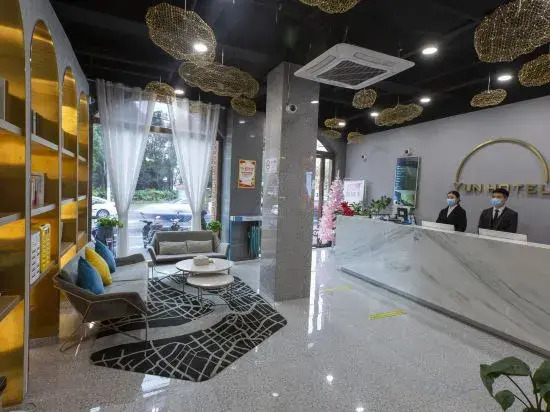 Cloud Smart Hotel (Shanghai Xingzhi Road Subway Station Store)