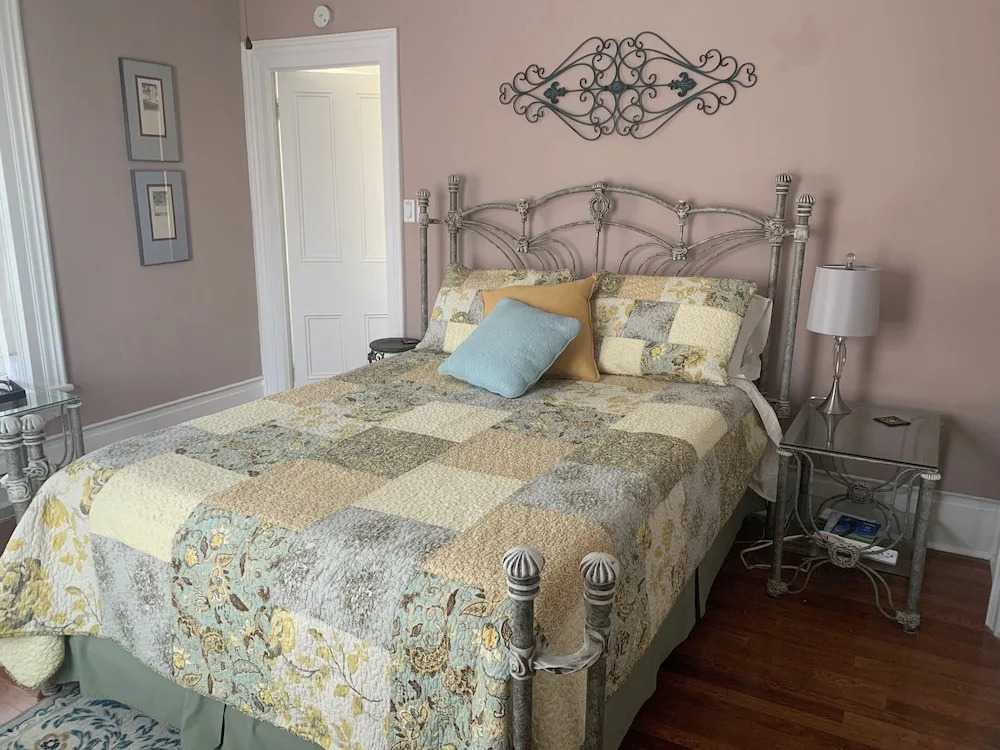 Nap N Nosh Bed and Breakfast