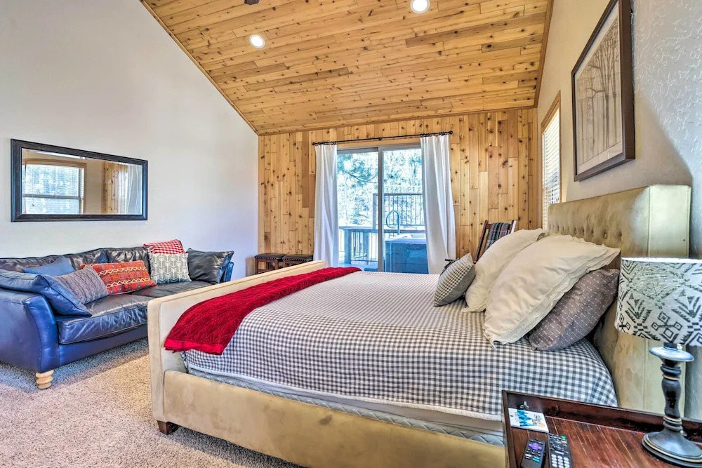 Walk to Ski Lift: Gem w/ Hot Tub in Big Bear Lake