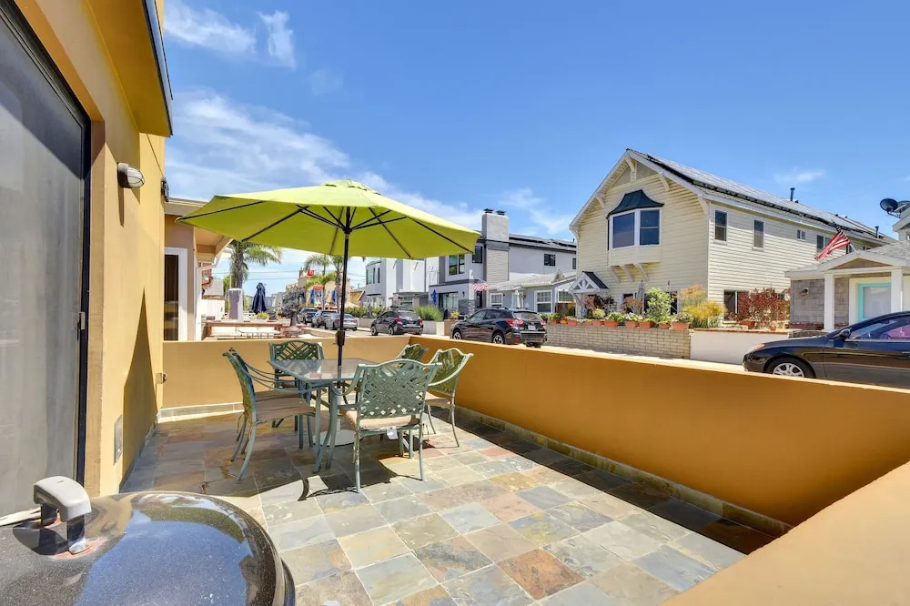 303 35th St 68219 by RedAwning