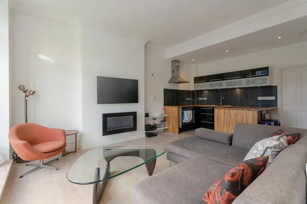 2 Bedroom Apartment Near Queens Park