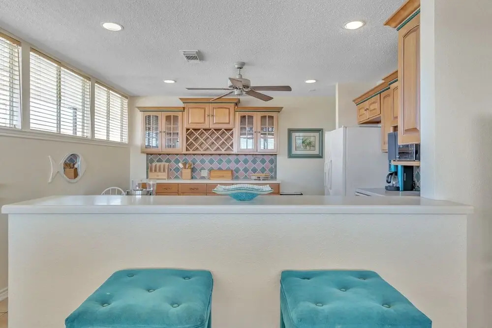 Relax At The Retreat On 62nd Street 2 Bedroom Apts by Redawning
