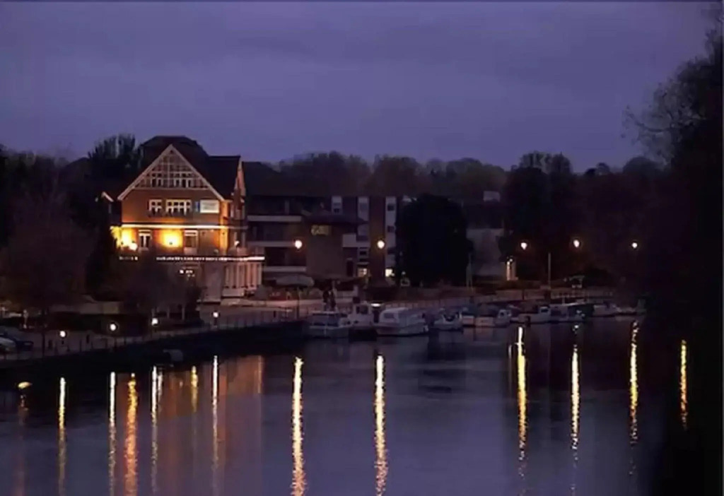 Uno Thames Hotel Maidenhead -Reopened Brand New Again -FREE PARKING