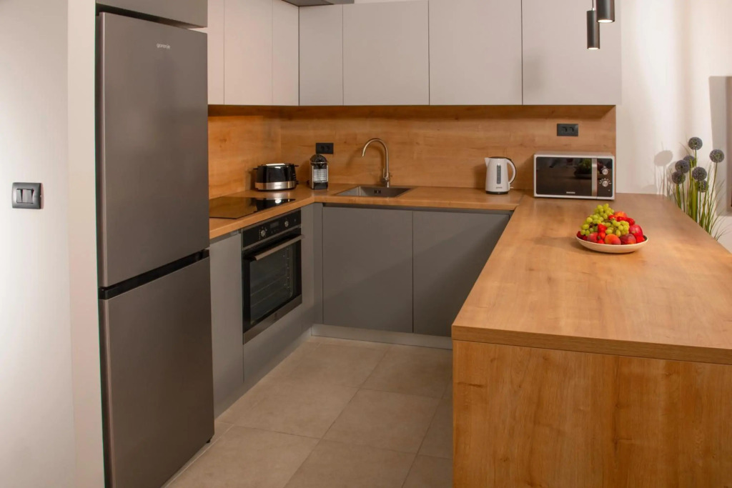 LUX 3 Bedroom Suite with FREE Private Parking