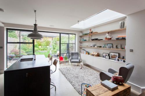 Ardilaun Road by onefinestay