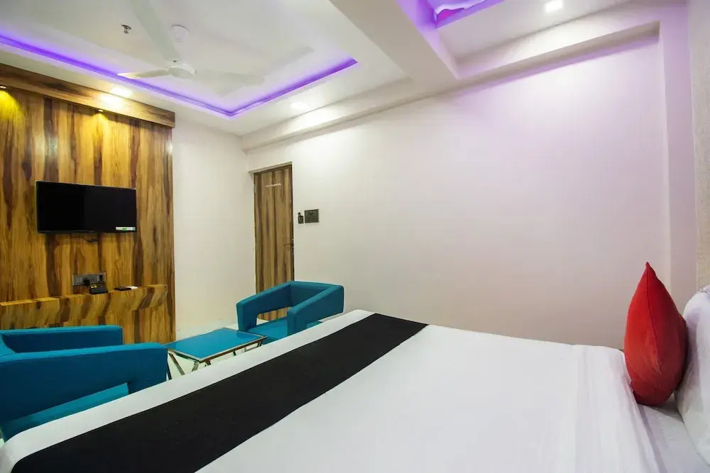 Capital O 60412 Hotel Orion Crystal