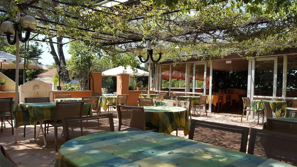 Logis Hotel Le Chêne Vert
