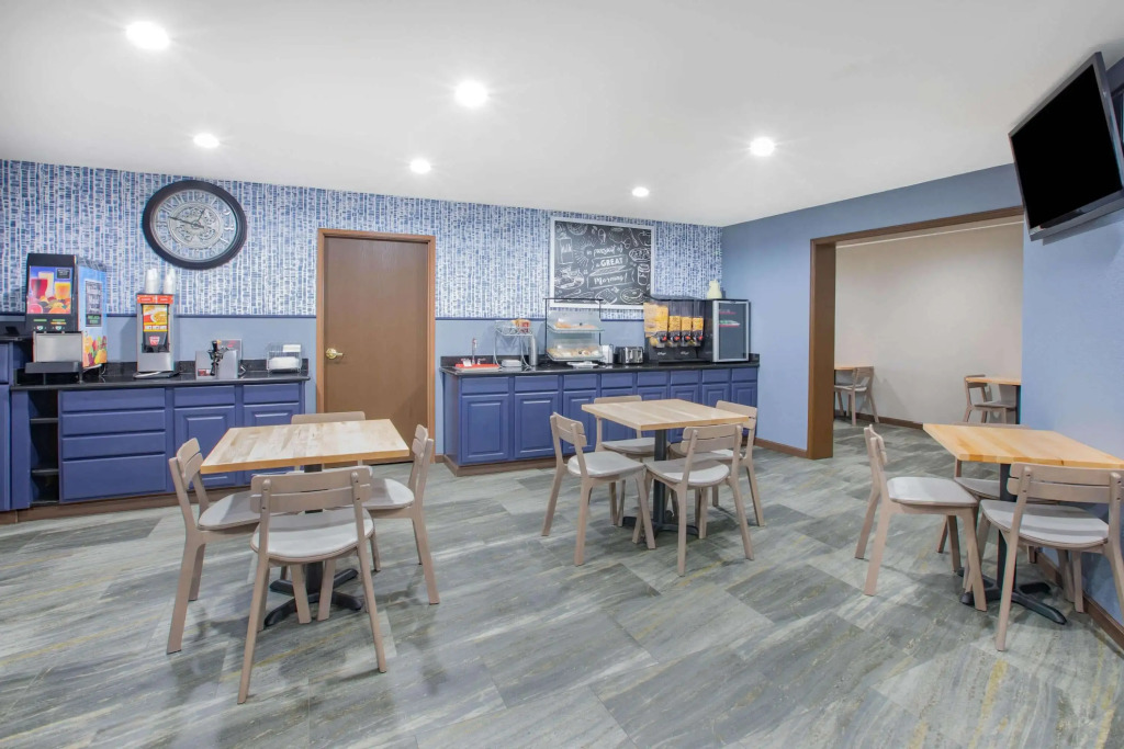 AmericInn by Wyndham Pella