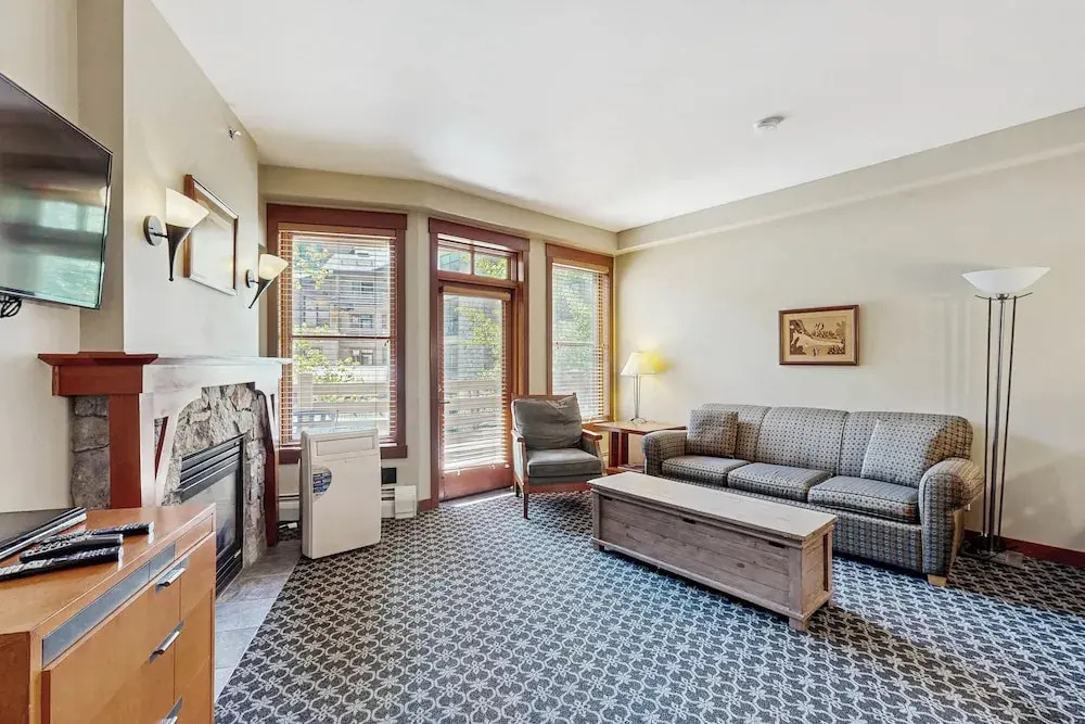 Ski-in/ski-out Condo w/ Views in Olympic Valley