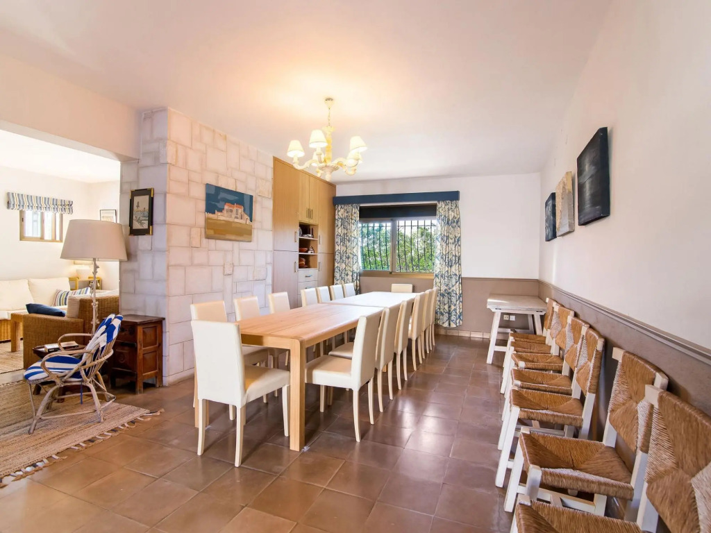 Superb beachfront villa with guest house 50m opposite