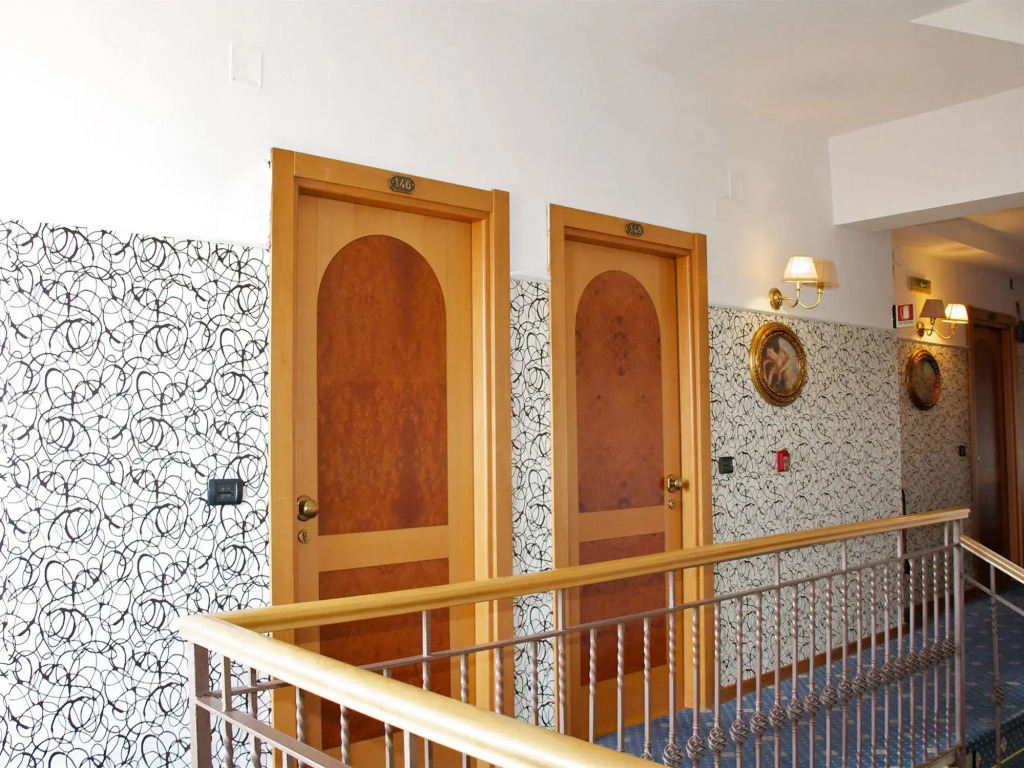 Business Hotel