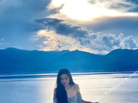 Yunzhiguo Yunduan Lakeview Holiday Hotel