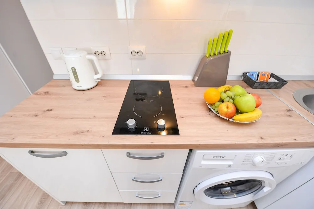 Candy Studio - Cismigiu Gardens - Quiet Room - Open Kitchen -smart Tv
